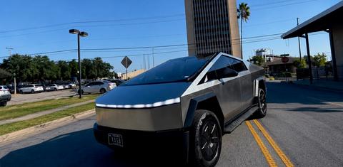 Tesla Cybertruck 2025