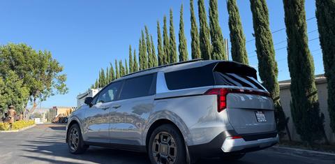 Kia Carnival Hybrid 2026