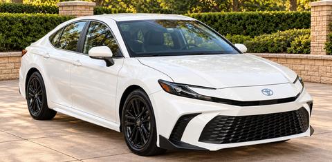 Toyota Camry Hybrid 2026