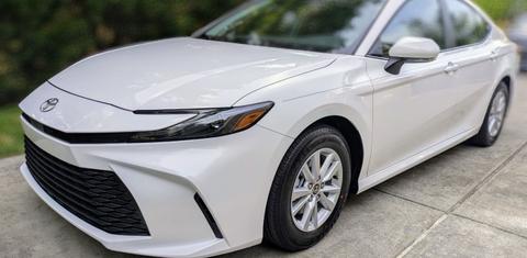 Toyota Camry Hybrid 2025
