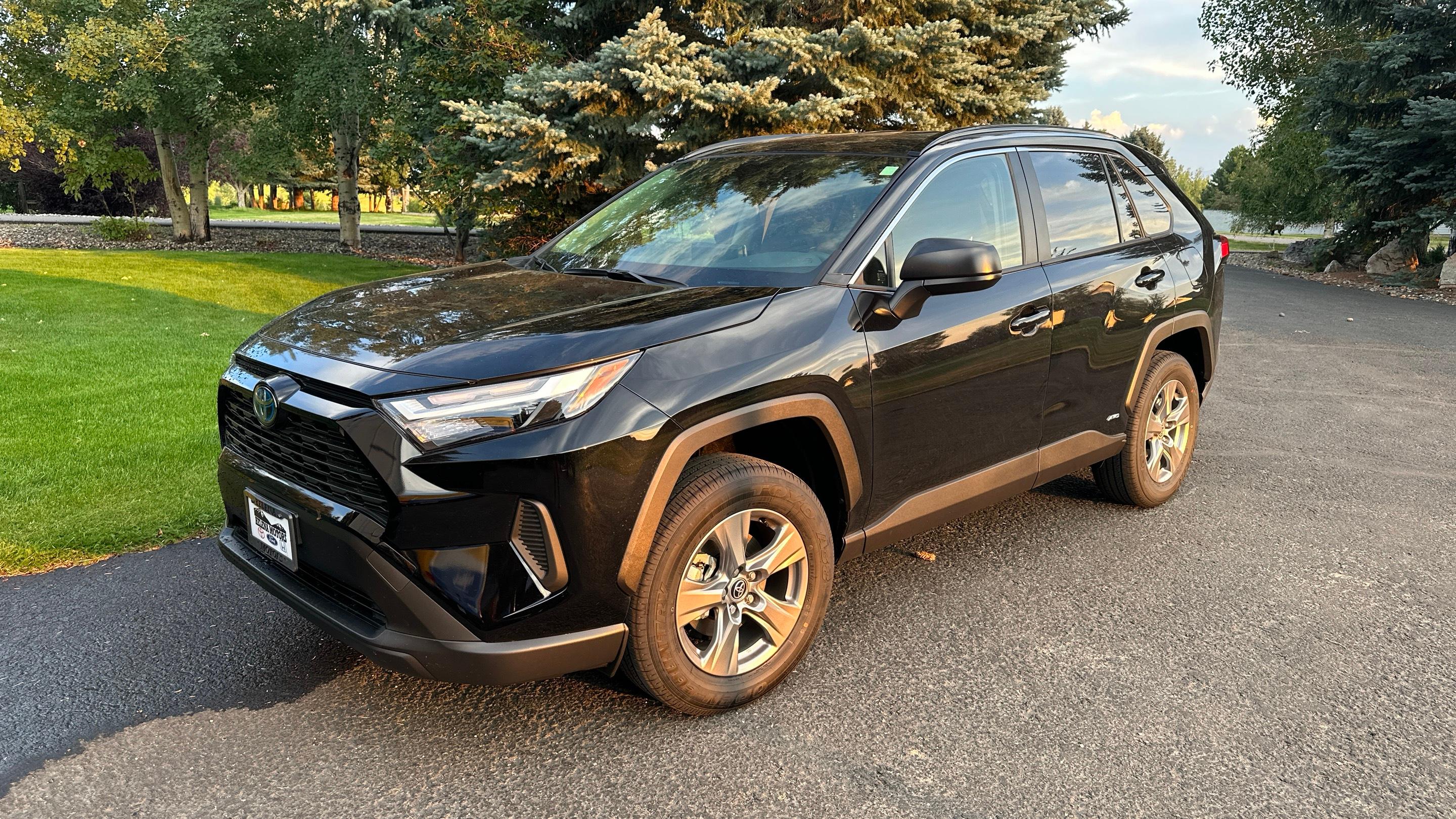 Toyota RAV4 Hybrid 2023 in Belgrade, MT