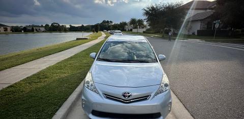 Toyota Prius v 2014