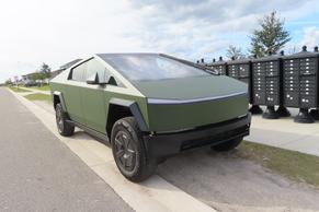 Tesla Cybertruck 2025 in Haines City