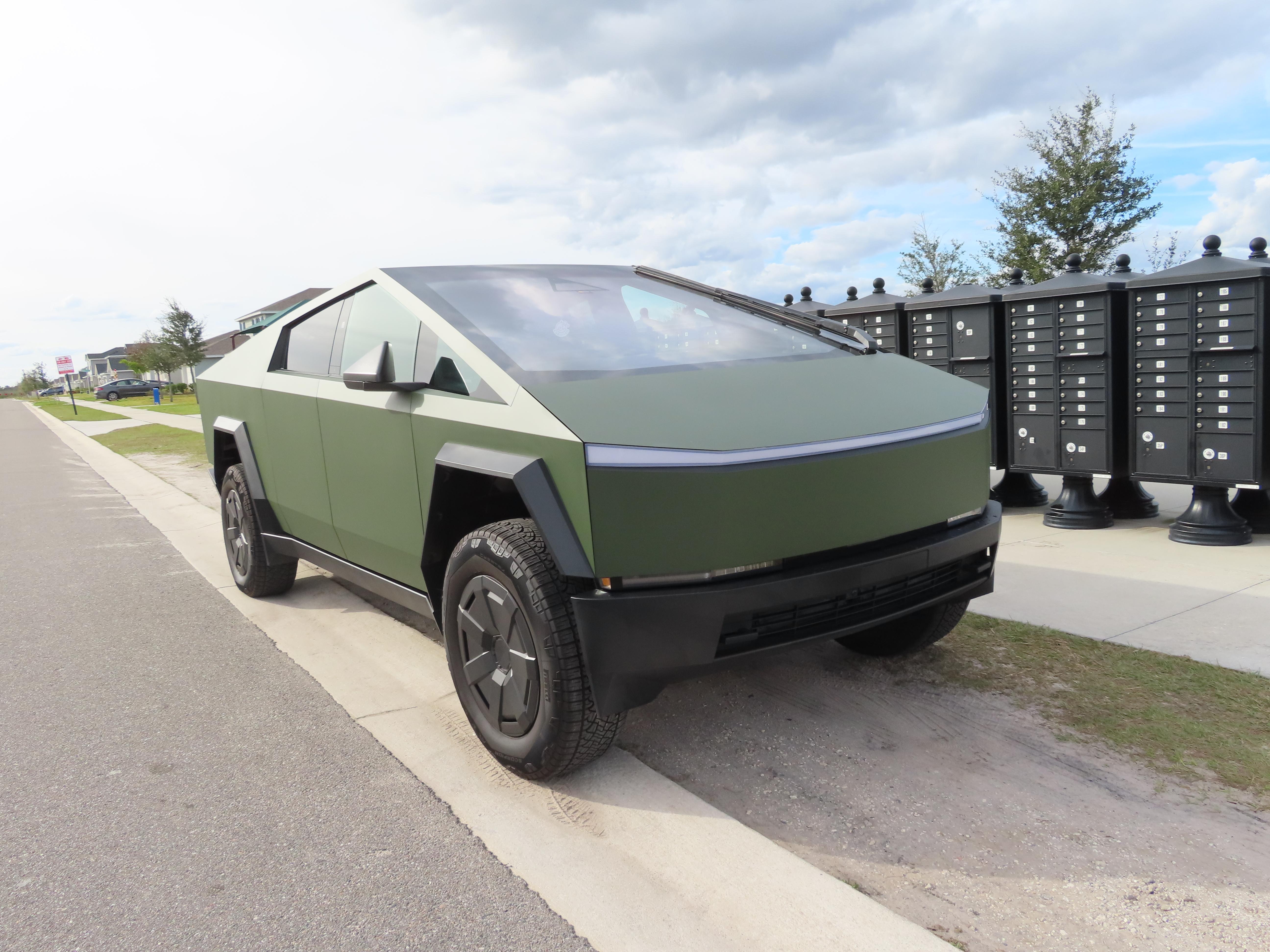 Tesla Cybertruck 2025 in Haines City, FL
