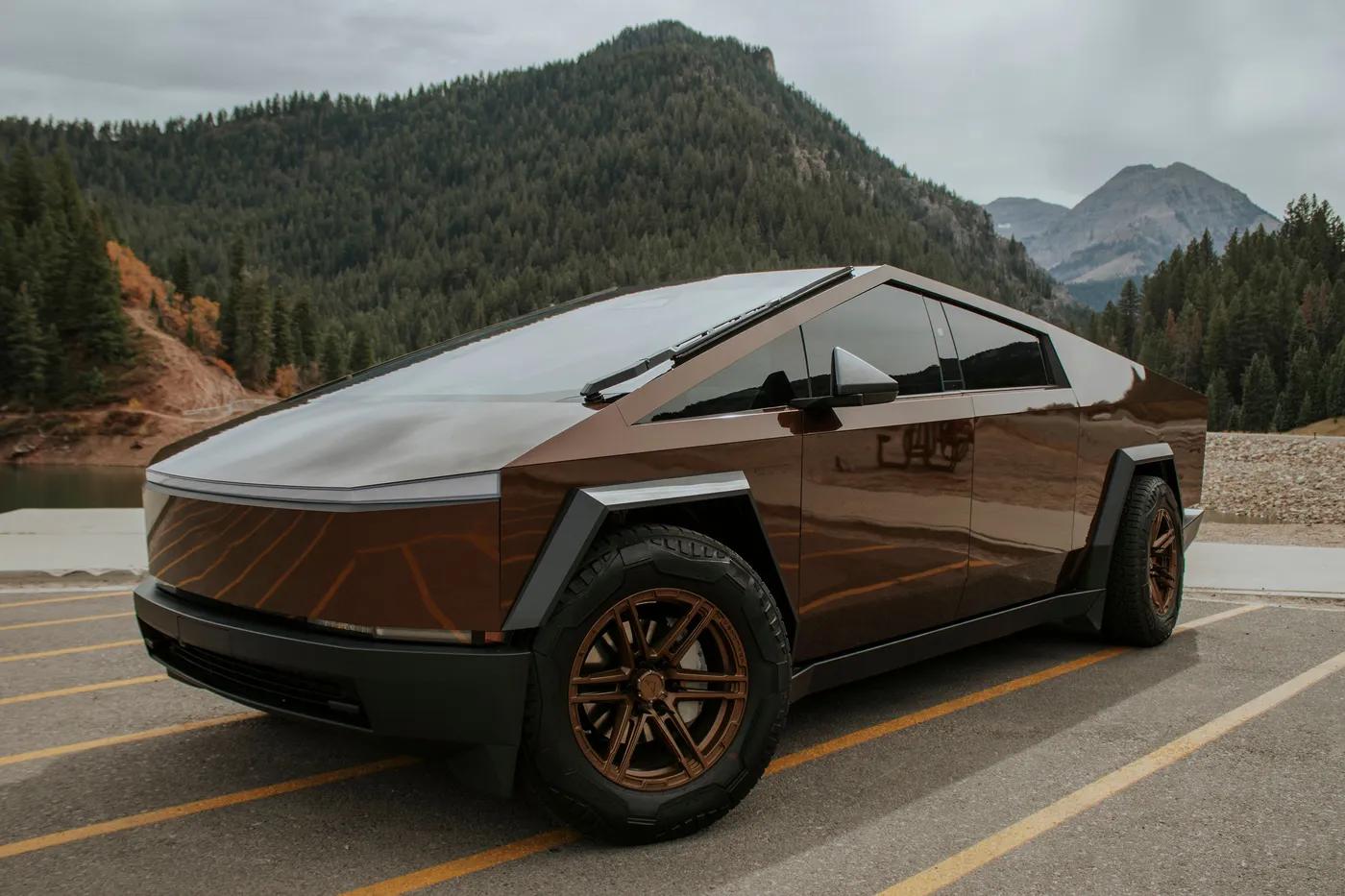 Tesla Cybertruck 2024 in North Salt Lake, UT