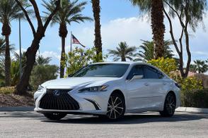 Lexus ES car