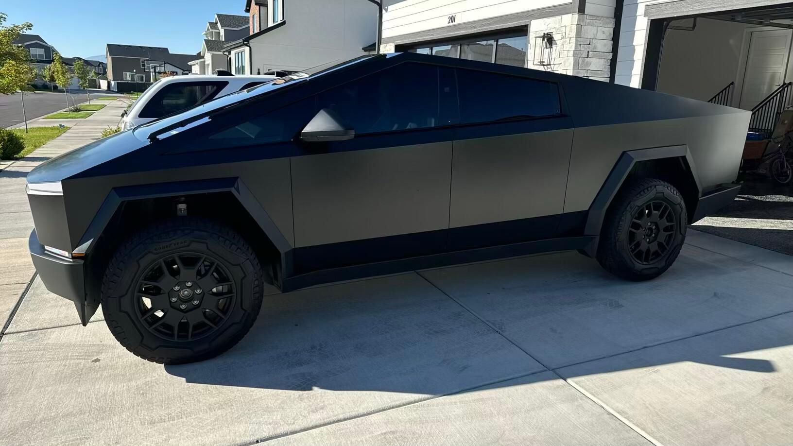 Tesla Cybertruck 2024 in Vineyard, UT
