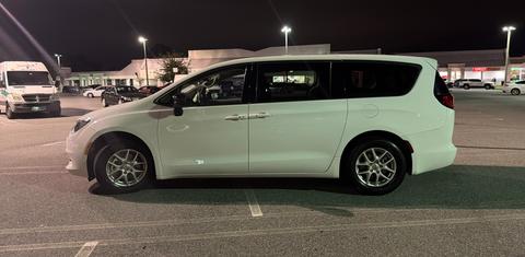 Chrysler Voyager 2024