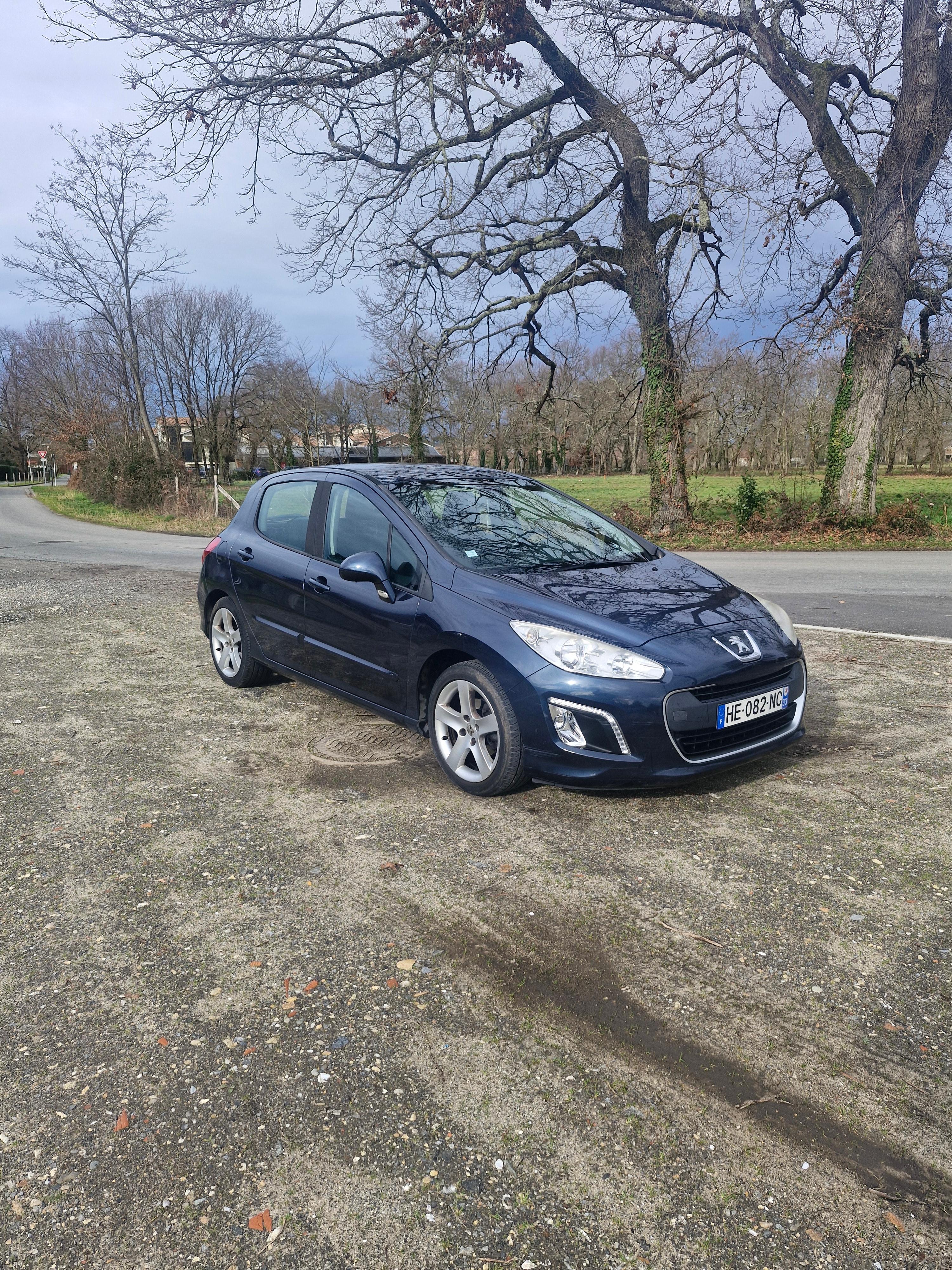 Peugeot 308 2014 à Le Teich