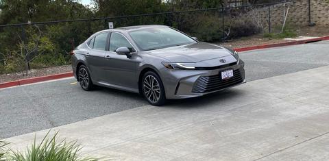Toyota Camry Hybrid 2026
