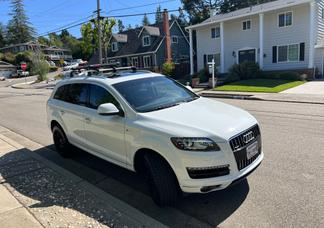 Audi Q7 car