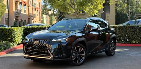 Lexus UX 2025