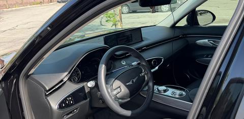Genesis GV70 2025