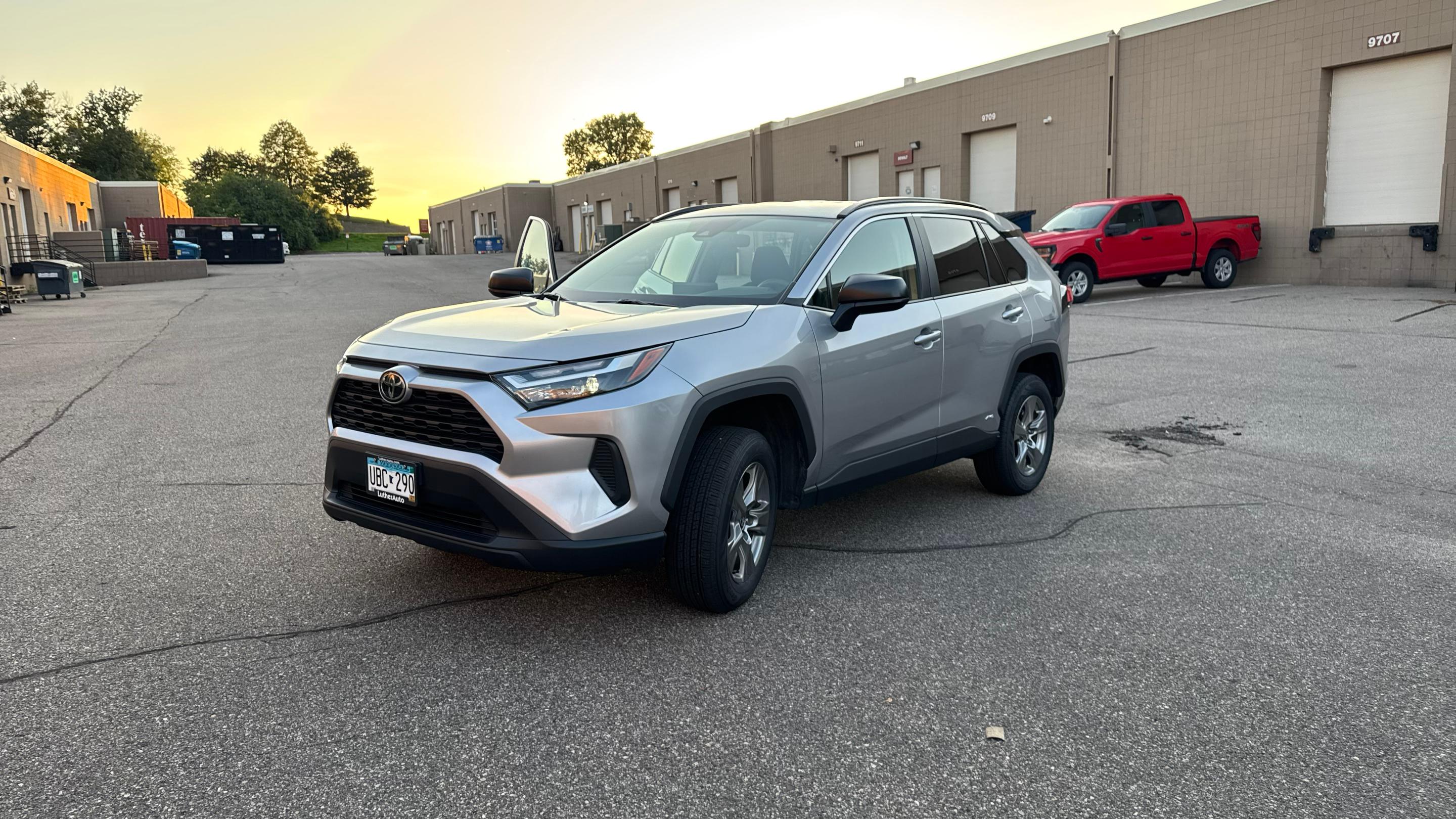 Toyota RAV4 Hybrid 2025 in Eden Prairie, MN