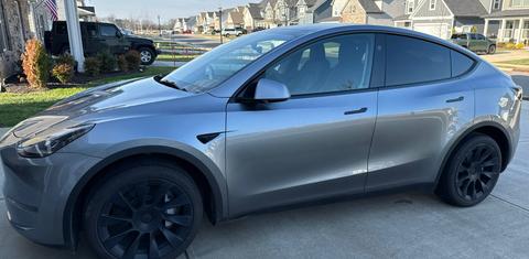 Tesla Model Y 2024