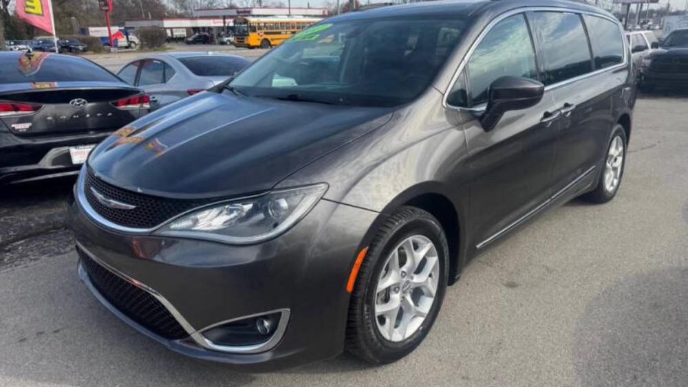 Chrysler Pacifica 2017 in Lexington, KY