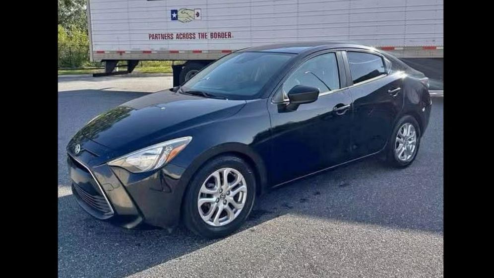 Scion iA 2016 in 