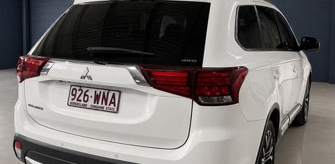 Mitsubishi OUTLANDER 2016