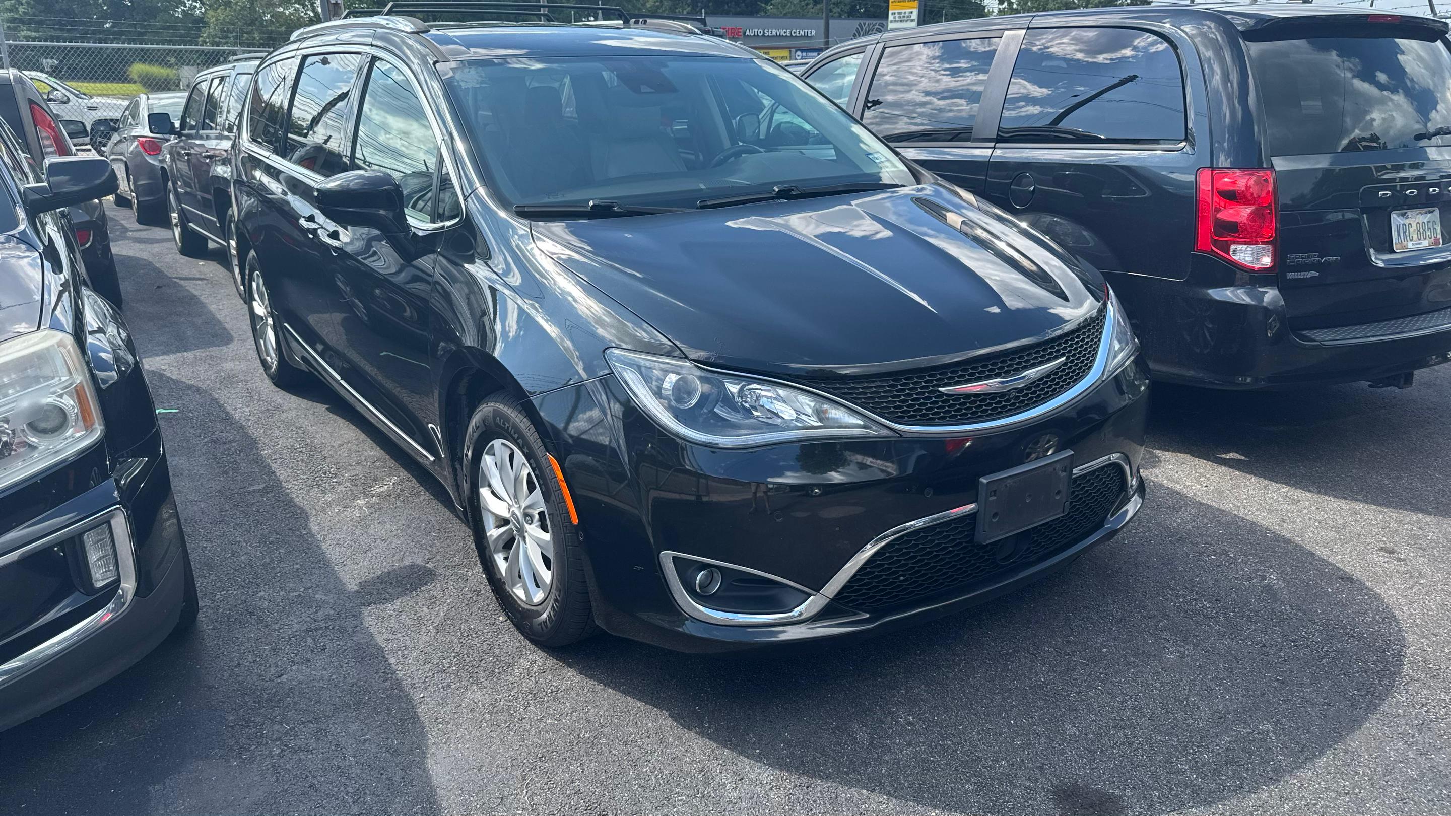 Chrysler Pacifica 2018 in Akron, OH
