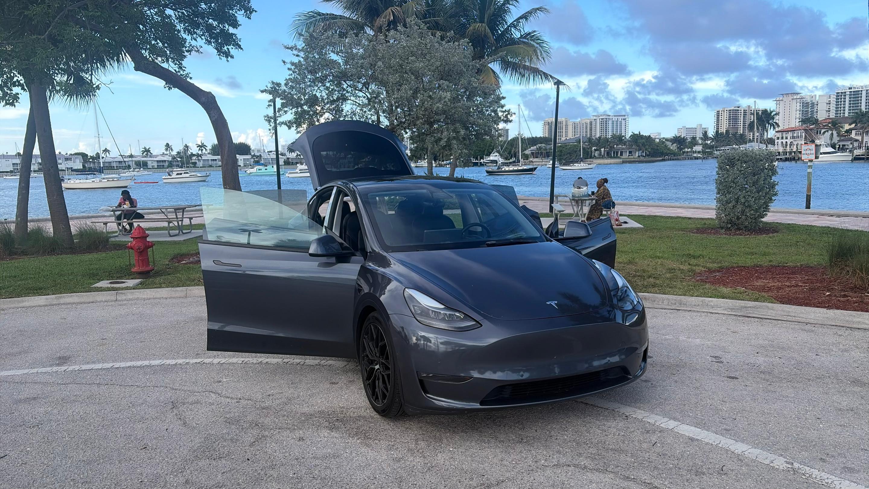 Tesla Model Y 2021 in West Palm Beach, FL
