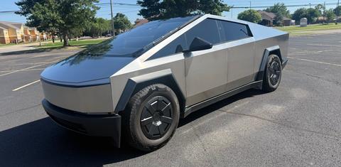 Tesla Cybertruck 2025