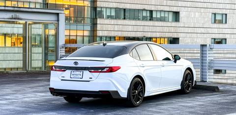 Toyota Camry Hybrid 2025