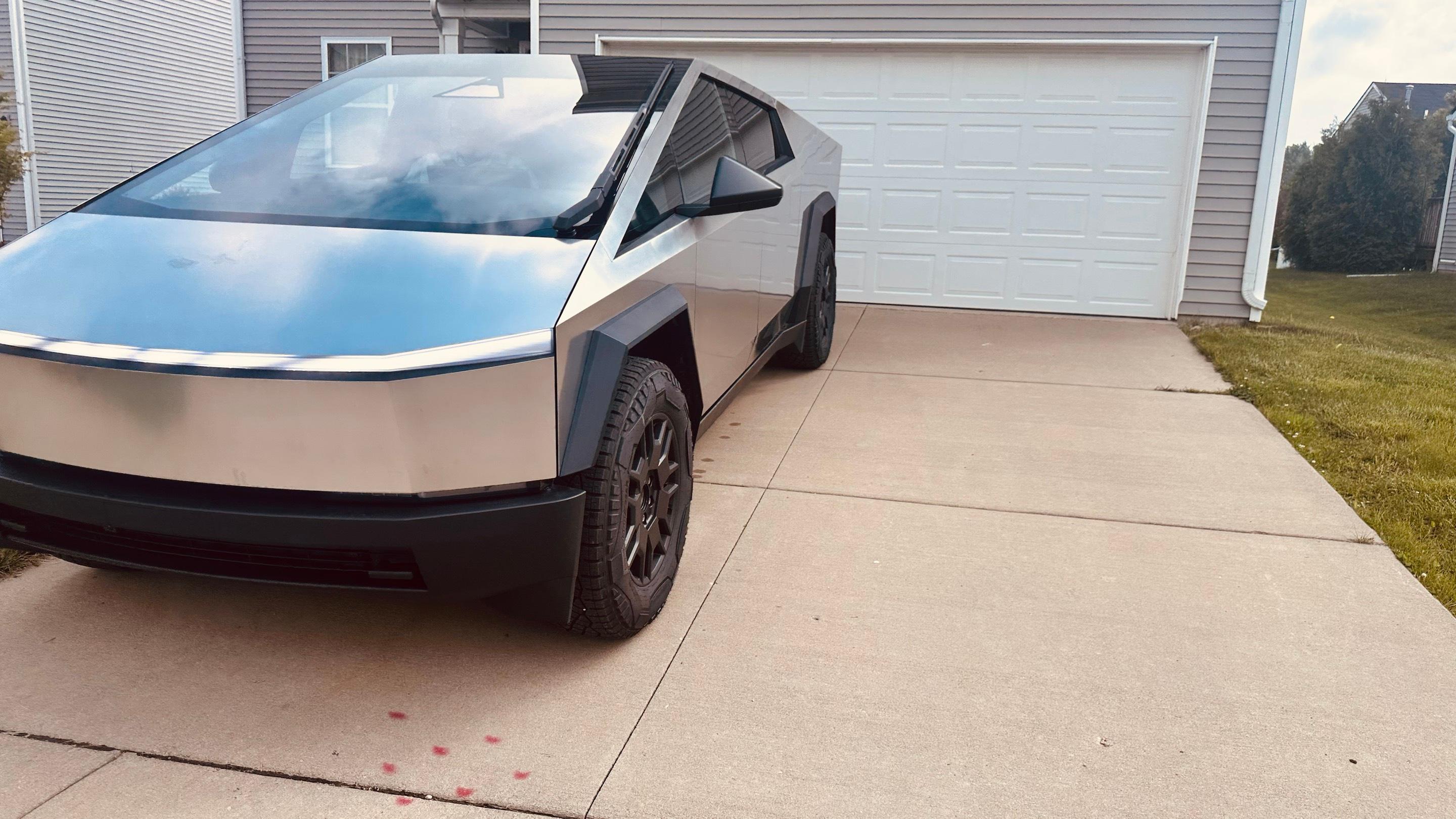 Tesla Cybertruck 2024 in Lansing, MI