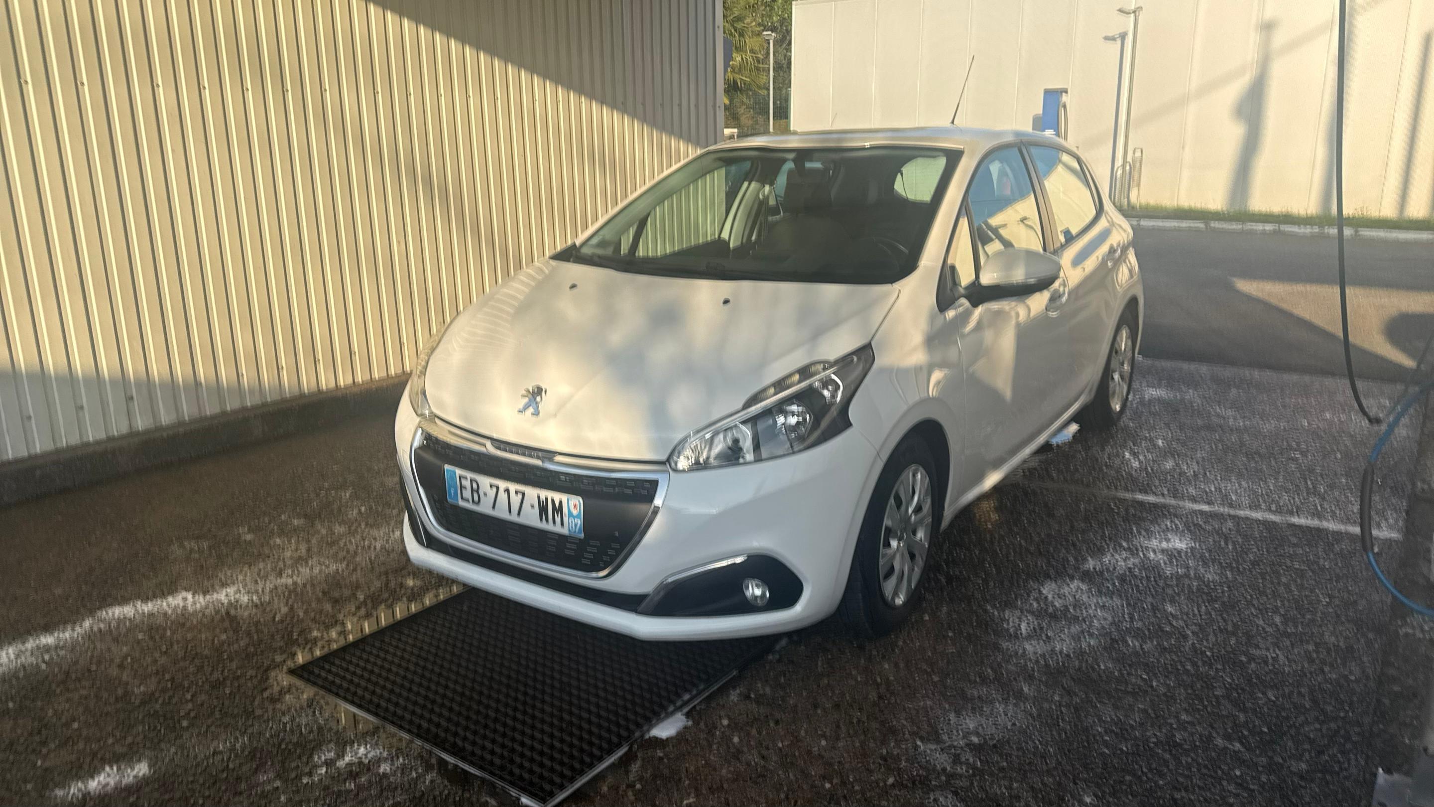 Peugeot 208 2016 à Brive-la-gaillarde
