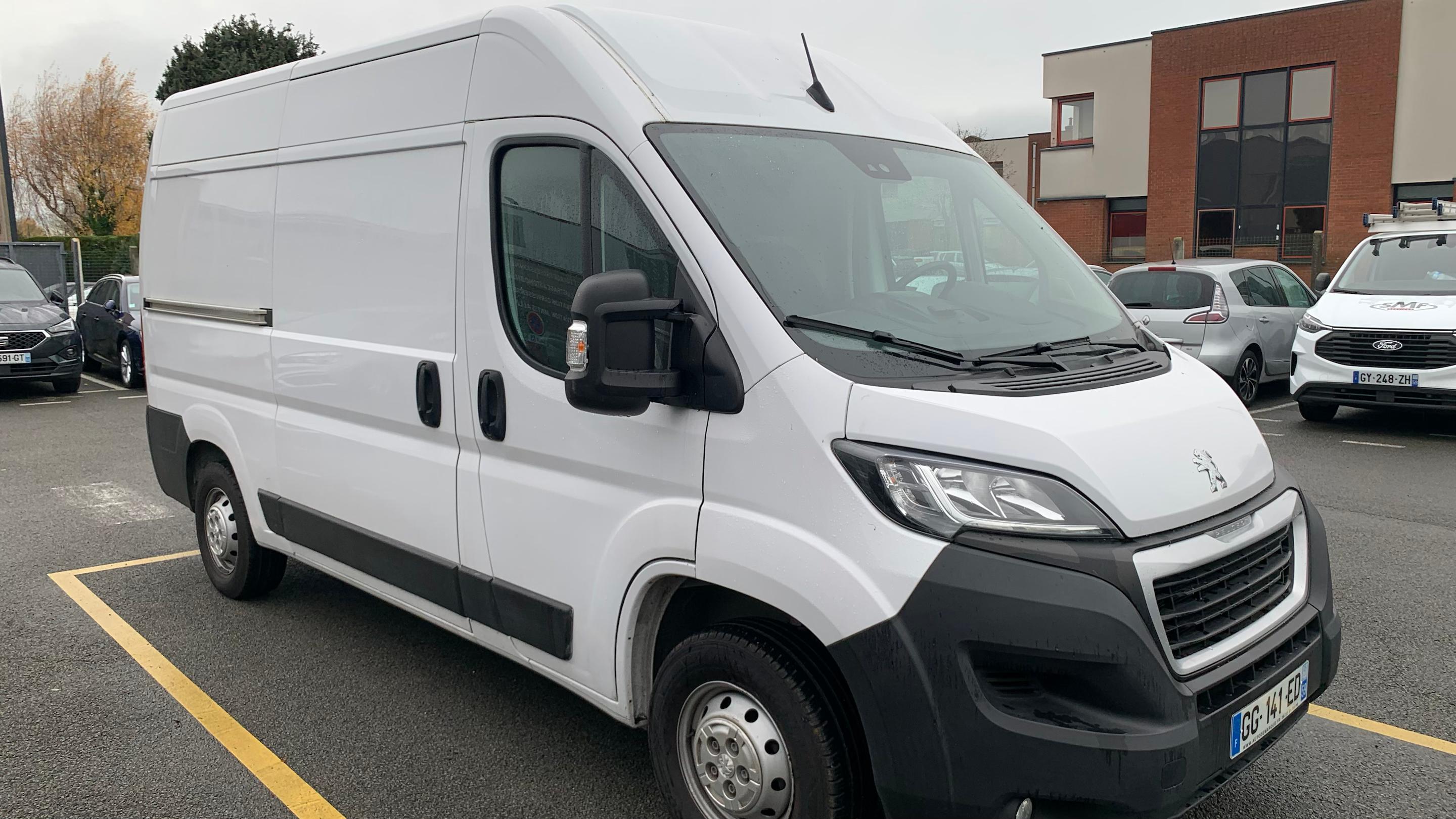 Peugeot BOXER 2022 à Neuville-en-Ferrain