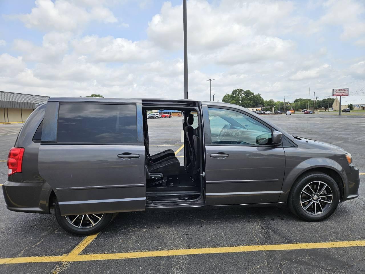 Dodge Grand Caravan 2017 in Haltom City, TX