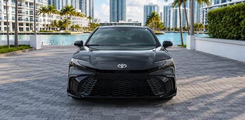 Toyota Camry Hybrid 2026