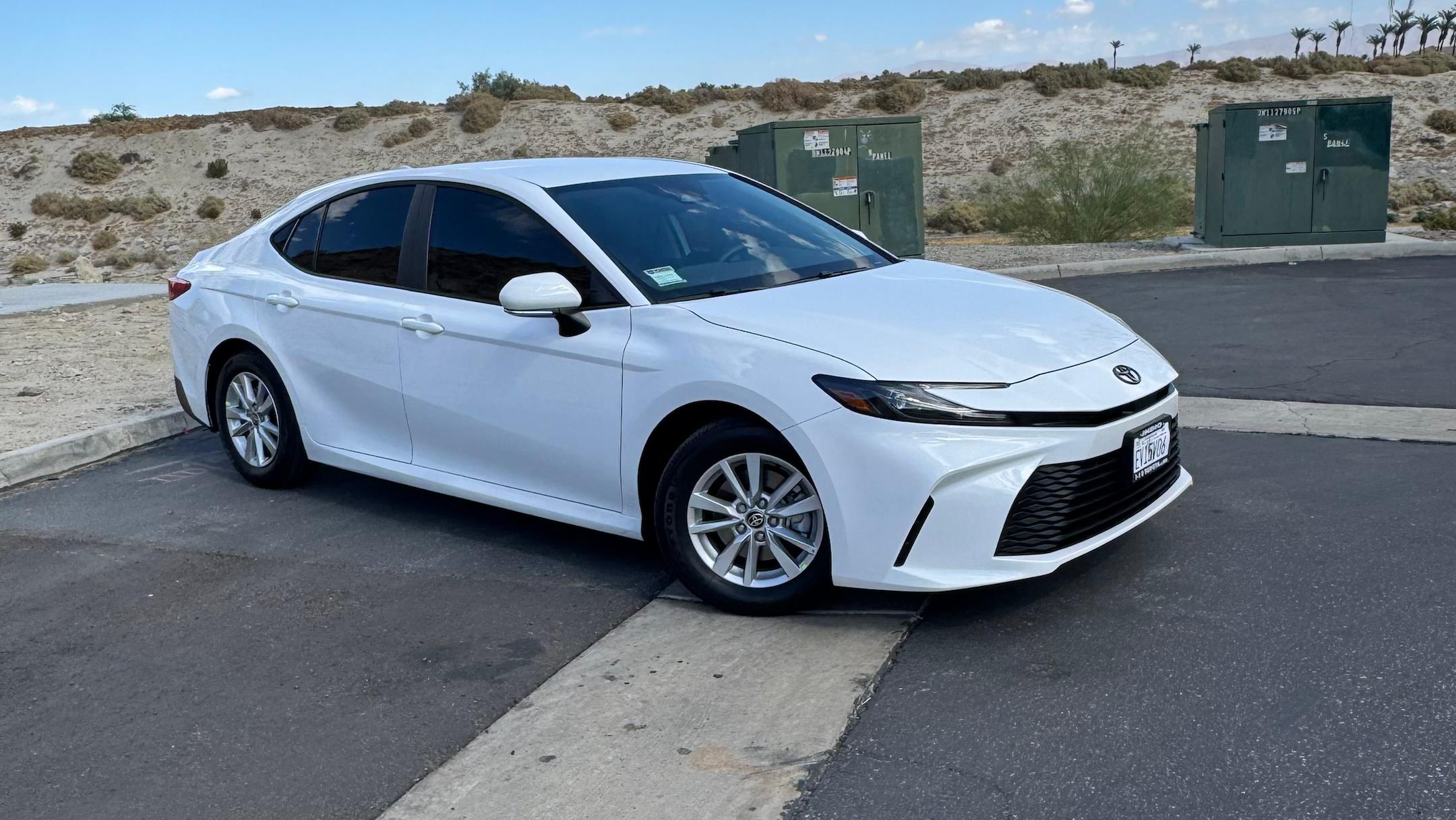 Toyota Camry Hybrid 2026 in La Quinta, CA