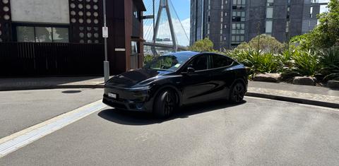 Tesla MODEL Y 2025