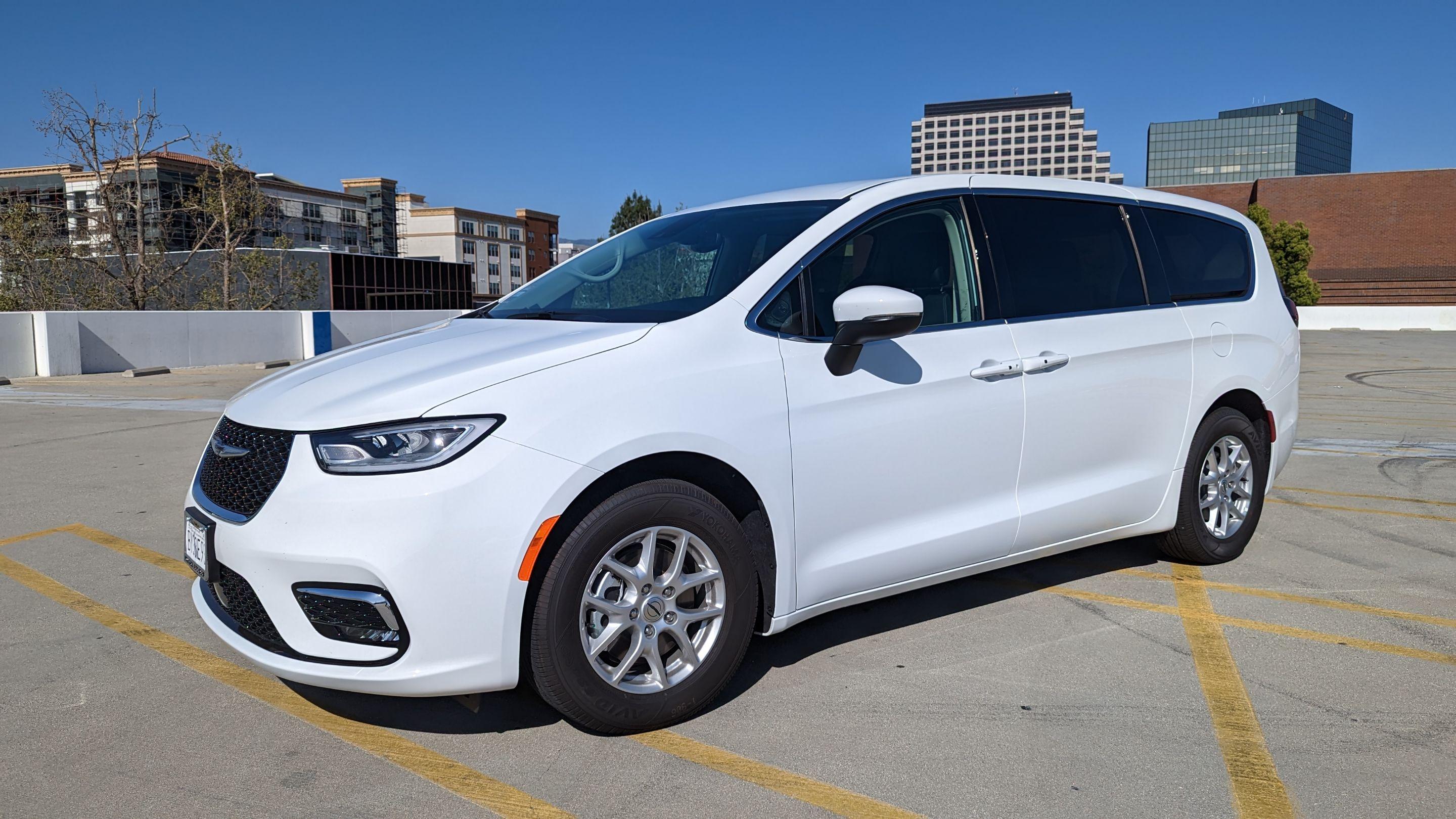 Chrysler Pacifica 2023 in Los Angeles, CA