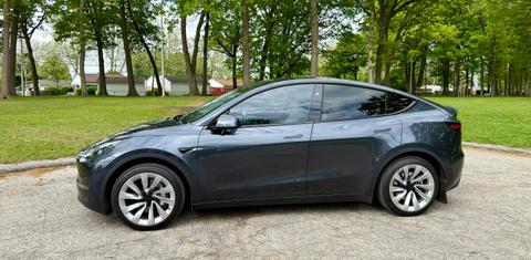 Tesla Model Y 2024