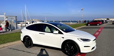 Tesla Model X 2021