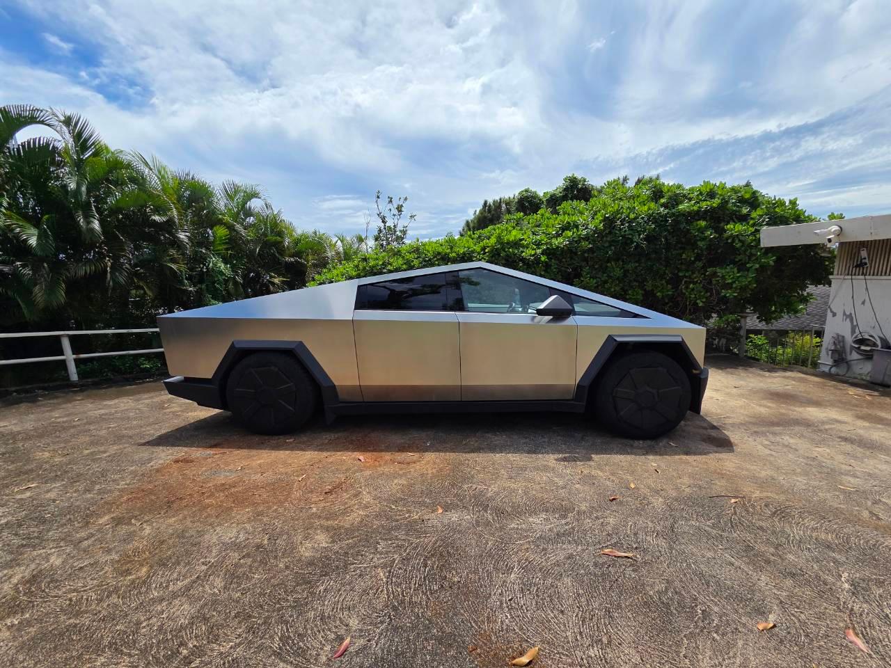 Tesla Cybertruck 2024 in Honolulu, HI
