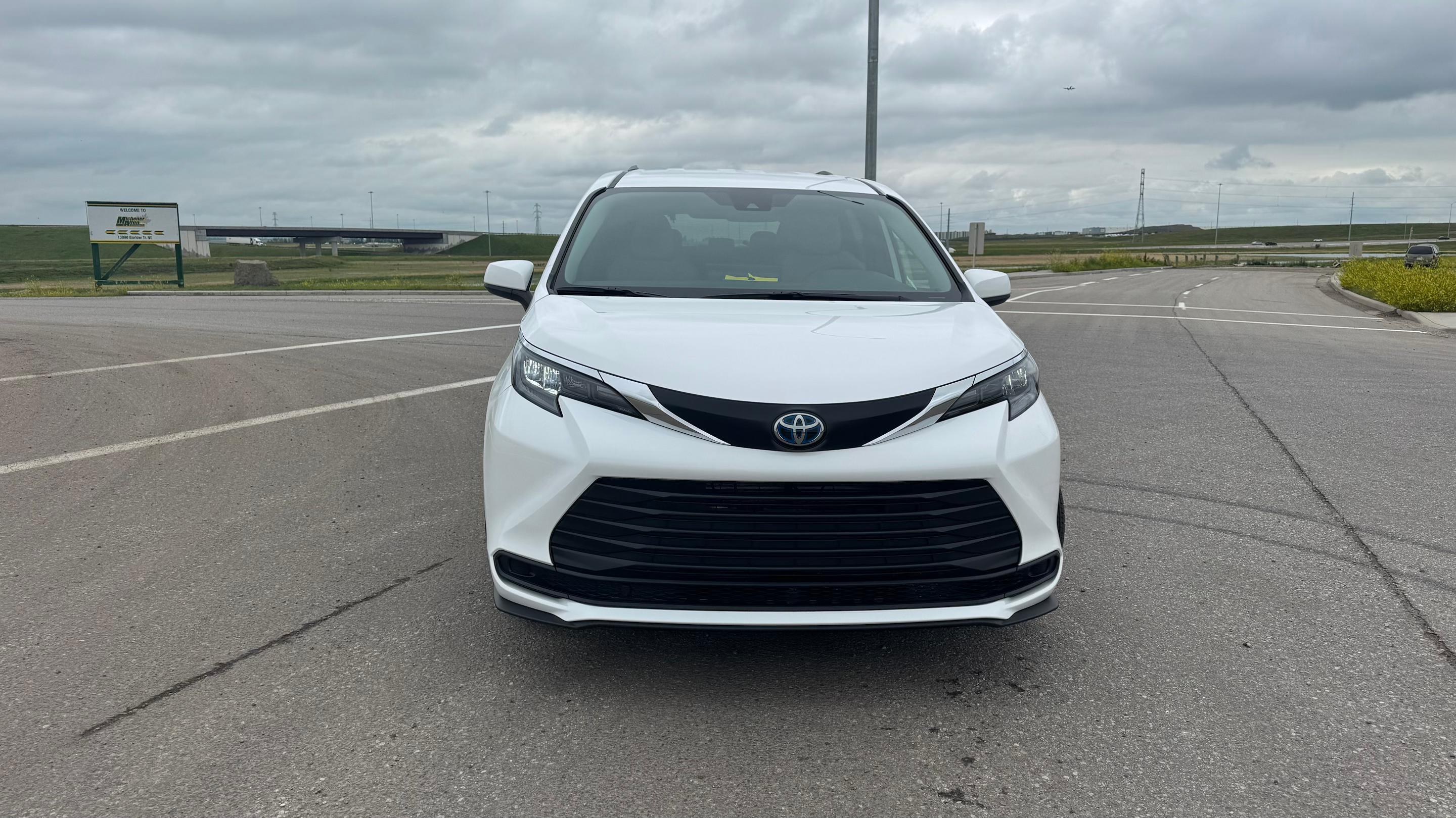 Toyota Sienna 2025 in Calgary, AB
