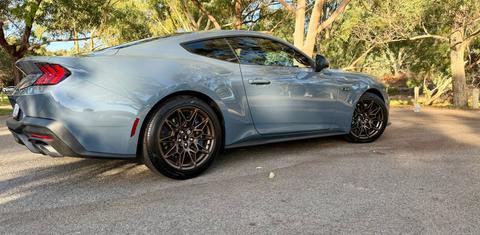 Ford MUSTANG 2025