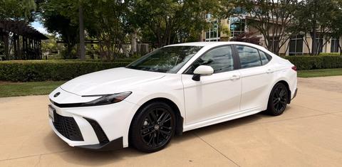 Toyota Camry Hybrid 2025