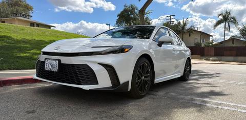 Toyota Camry Hybrid 2026