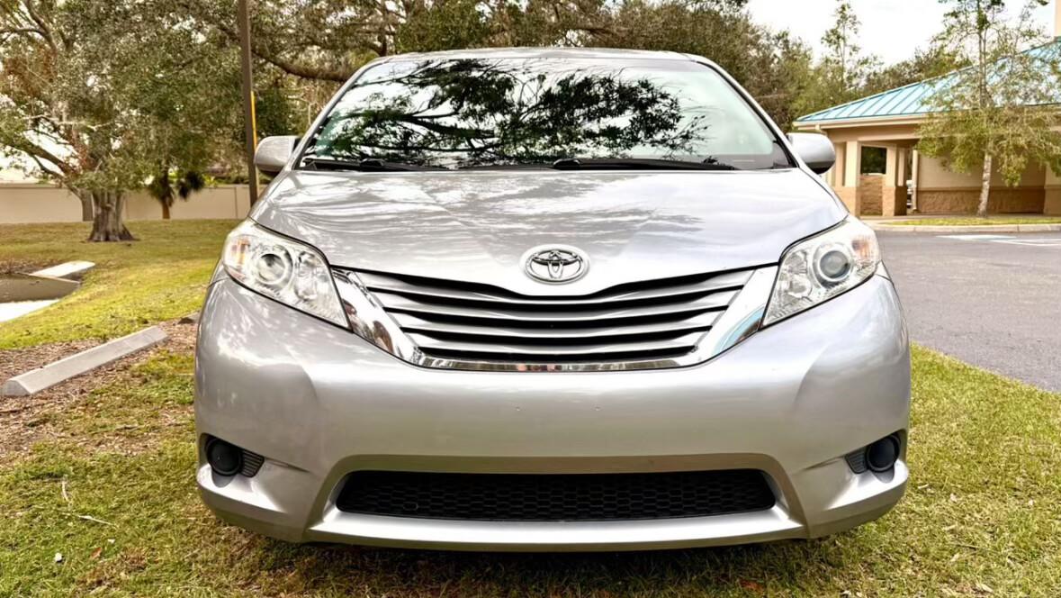 Toyota Sienna 2017 in 