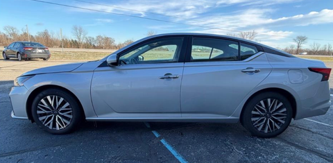 Nissan Altima 2023