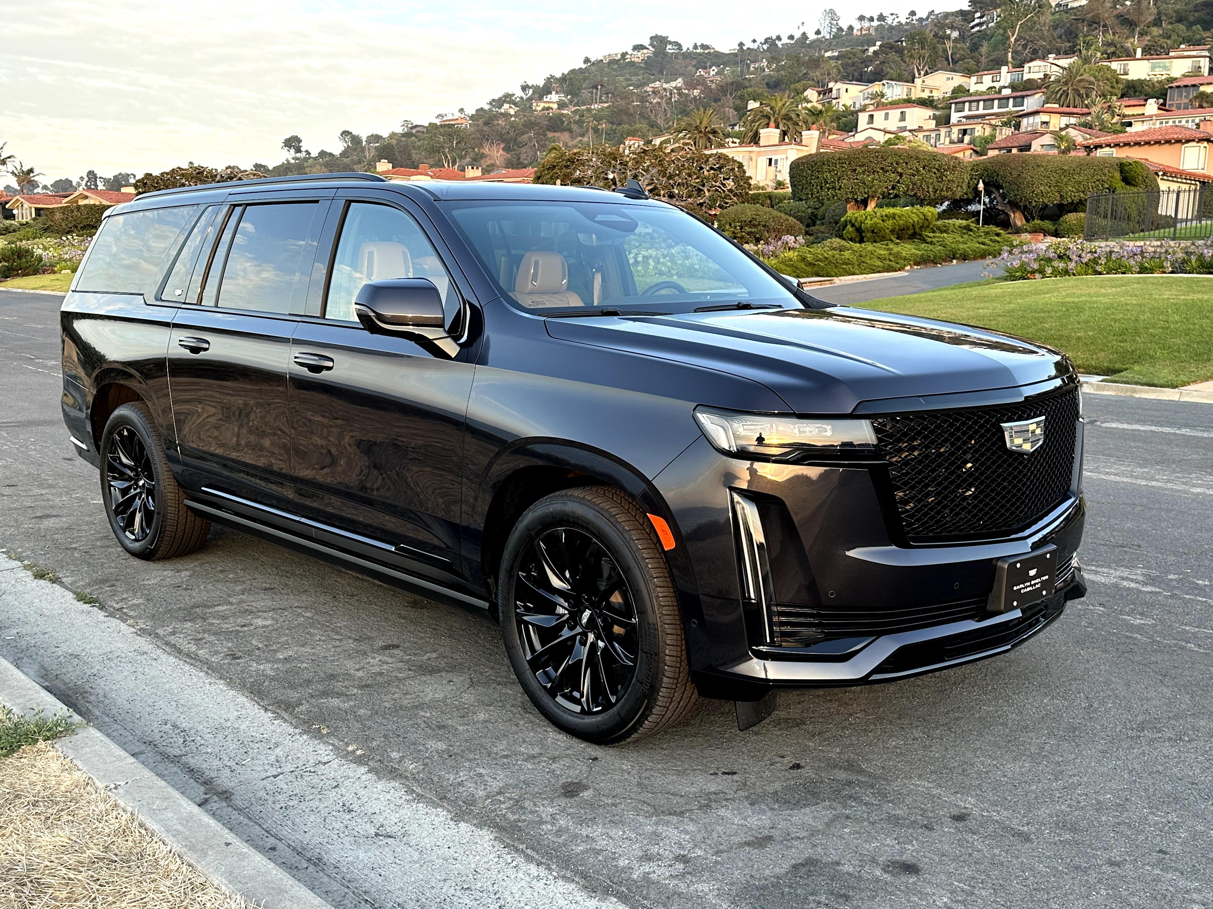 Cadillac Escalade ESV 2023 in 