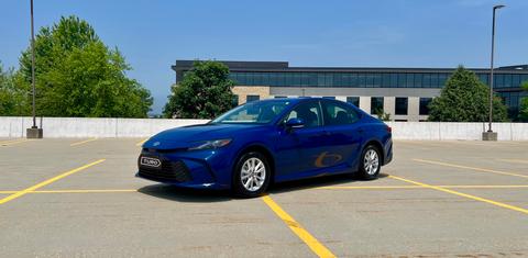 Toyota Camry Hybrid 2025