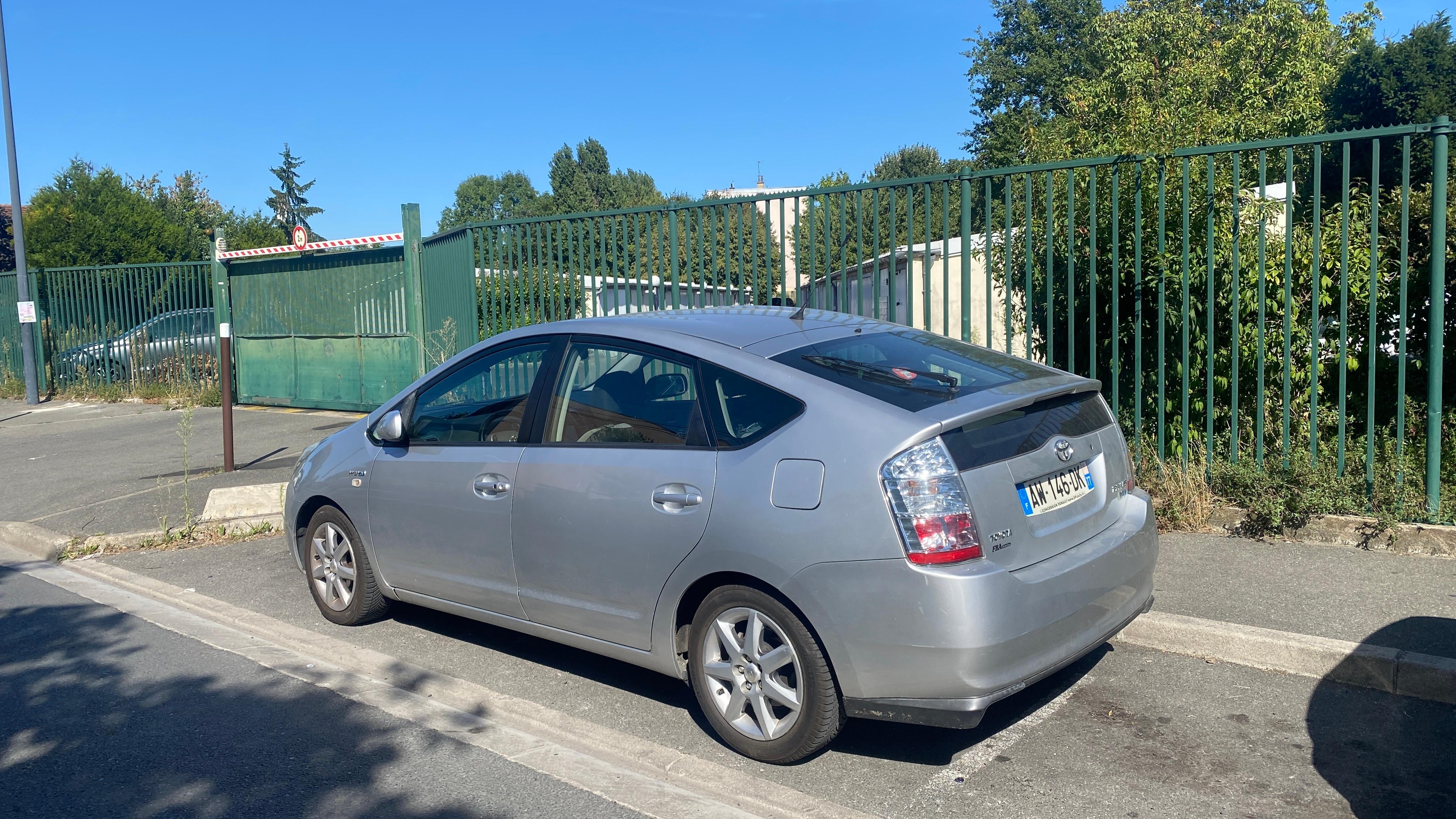 Toyota PRIUS 2020 à Saint-Denis