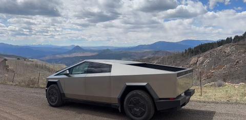 Tesla Cybertruck 2025