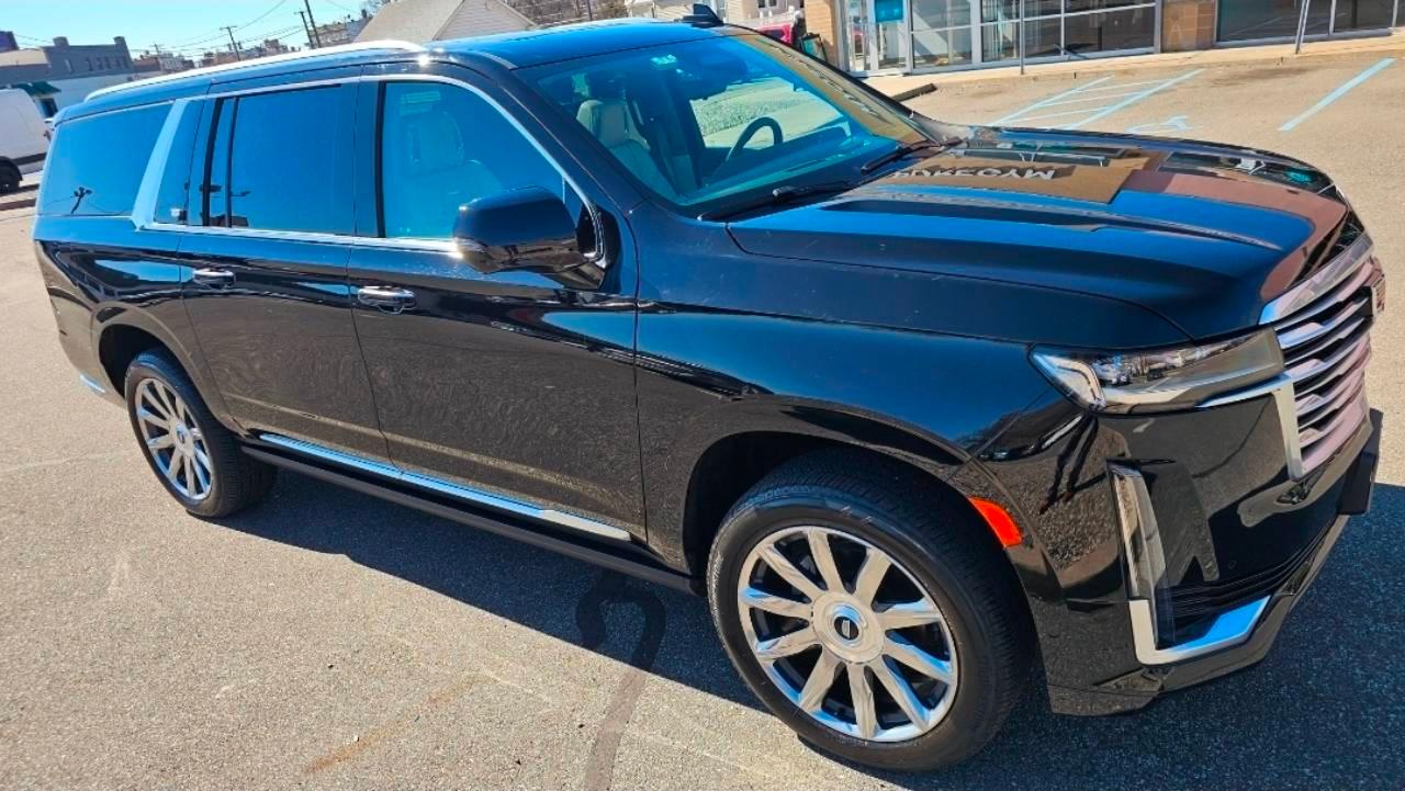 Cadillac Escalade ESV 2024 in 