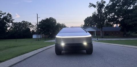 Tesla Cybertruck 2026