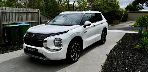 Mitsubishi OUTLANDER 2025
